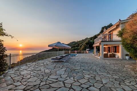 Villa Aigaio: Pool, sea Views ,Wifi- No Neighbour