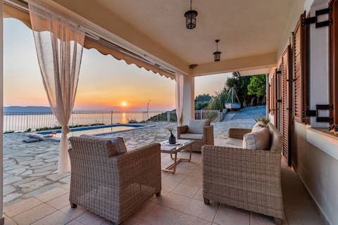 Aigaio Villa, gaze the sunset over the Aegean sea
