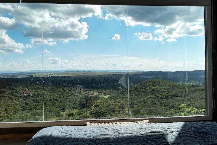 The Summit, "The Balcony"