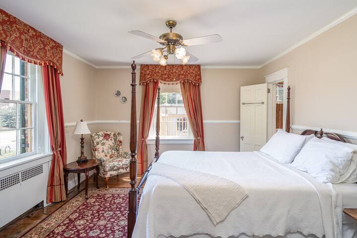 Cedars Of Williamsburg managed Airbnb listing 2