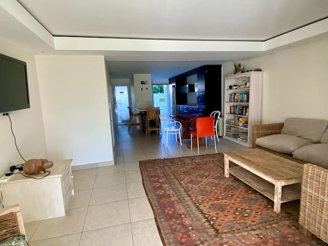 Island house right on the beach