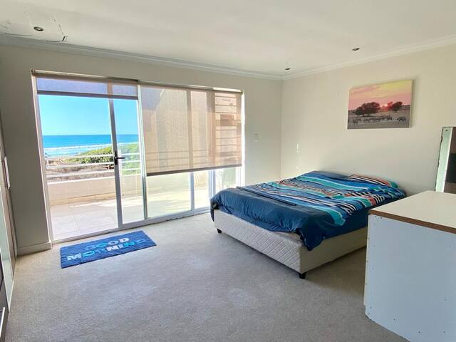 Island house right on the beach gallery image 3