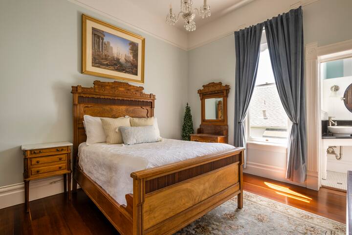 Victorian by the Sea gallery image 4