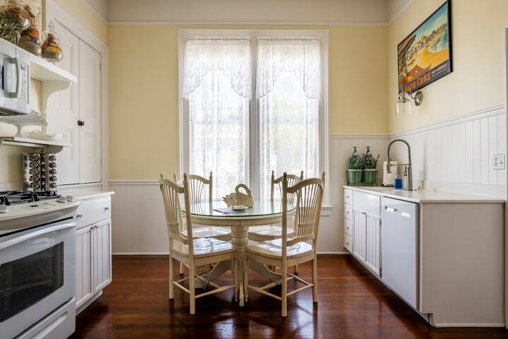 Victorian by the Sea gallery image 2