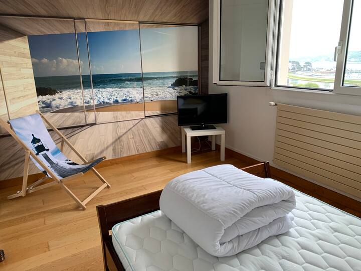 И целосен поглед кон морето, trompe l 'oeil.....