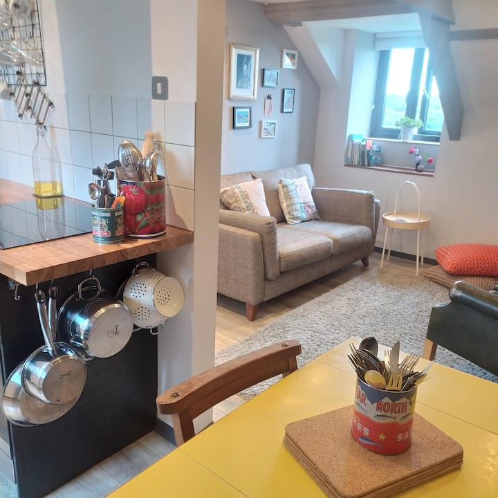 Hayloft - Close To Gorgeous Beaches! - Carew Castle & Tidal Mill
