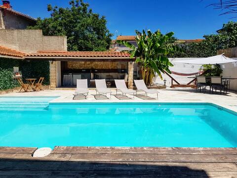 Shangri-La | Heated pool & aircon | Beach 10 mins