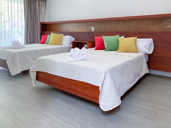 спални за гости с две двойни легла