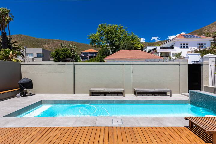 DOUBLE STOREY MODERN 5 BEDROOMS HOUSE IN FRESNAYE gallery image 3