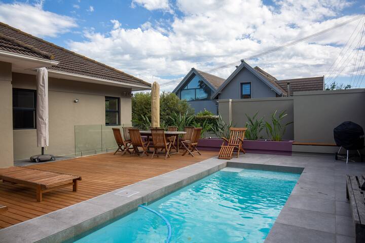 DOUBLE STOREY MODERN 5 BEDROOMS HOUSE IN FRESNAYE gallery image 4