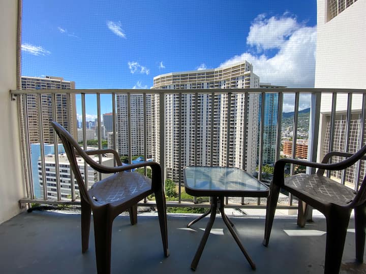 Affordable & Quiet Studio Steps From Waikiki Beach - Honolulu, HI