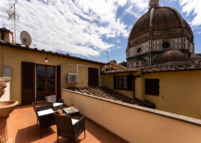 DUOMO BEAUTIFUL TERRACE