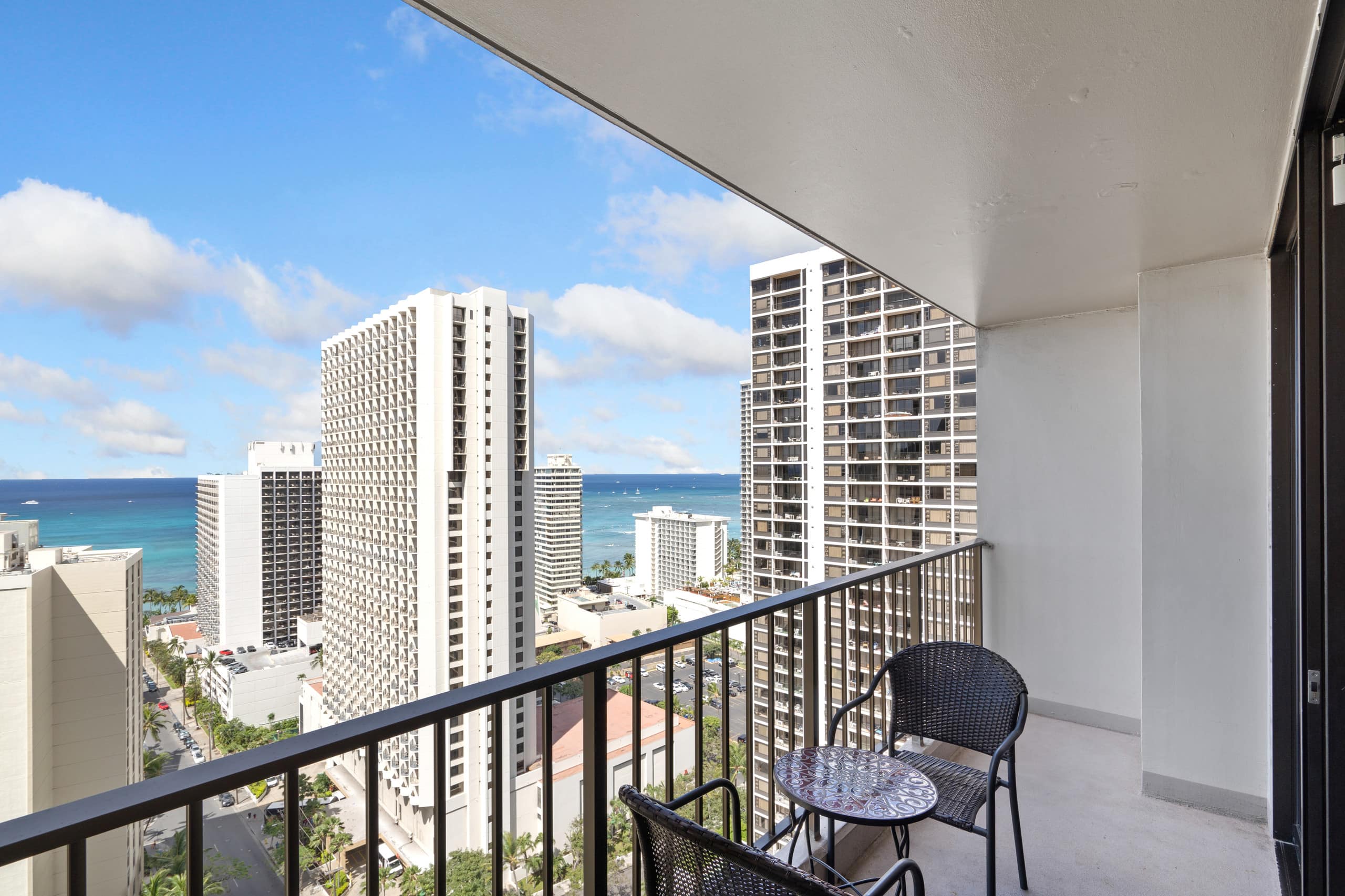 Condo in Honolulu · ★4.93 · 1 bedroom · 3 beds · 1 private bath - Image 10