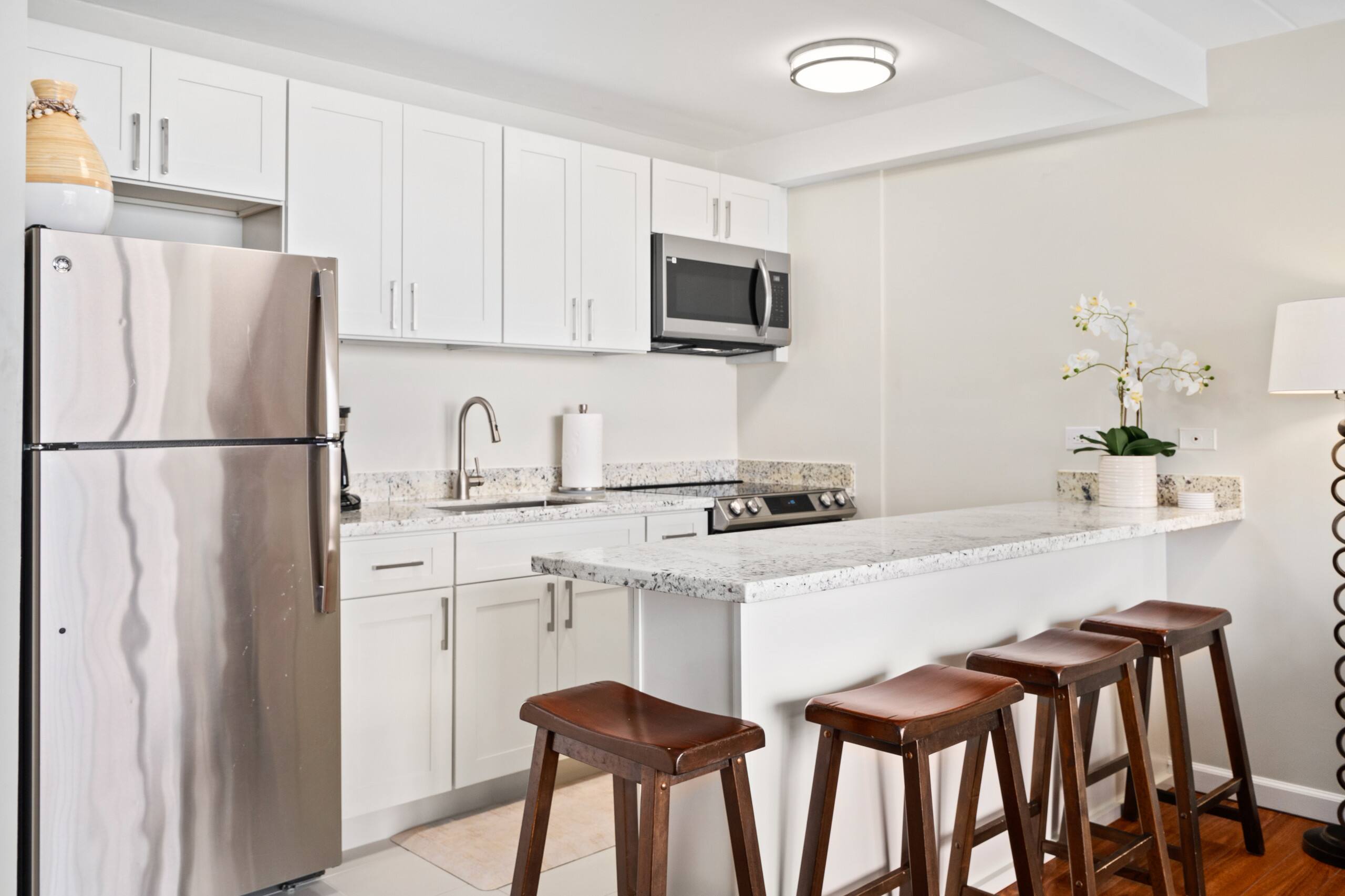 Condo in Honolulu · ★4.93 · 1 bedroom · 3 beds · 1 private bath - Image 13