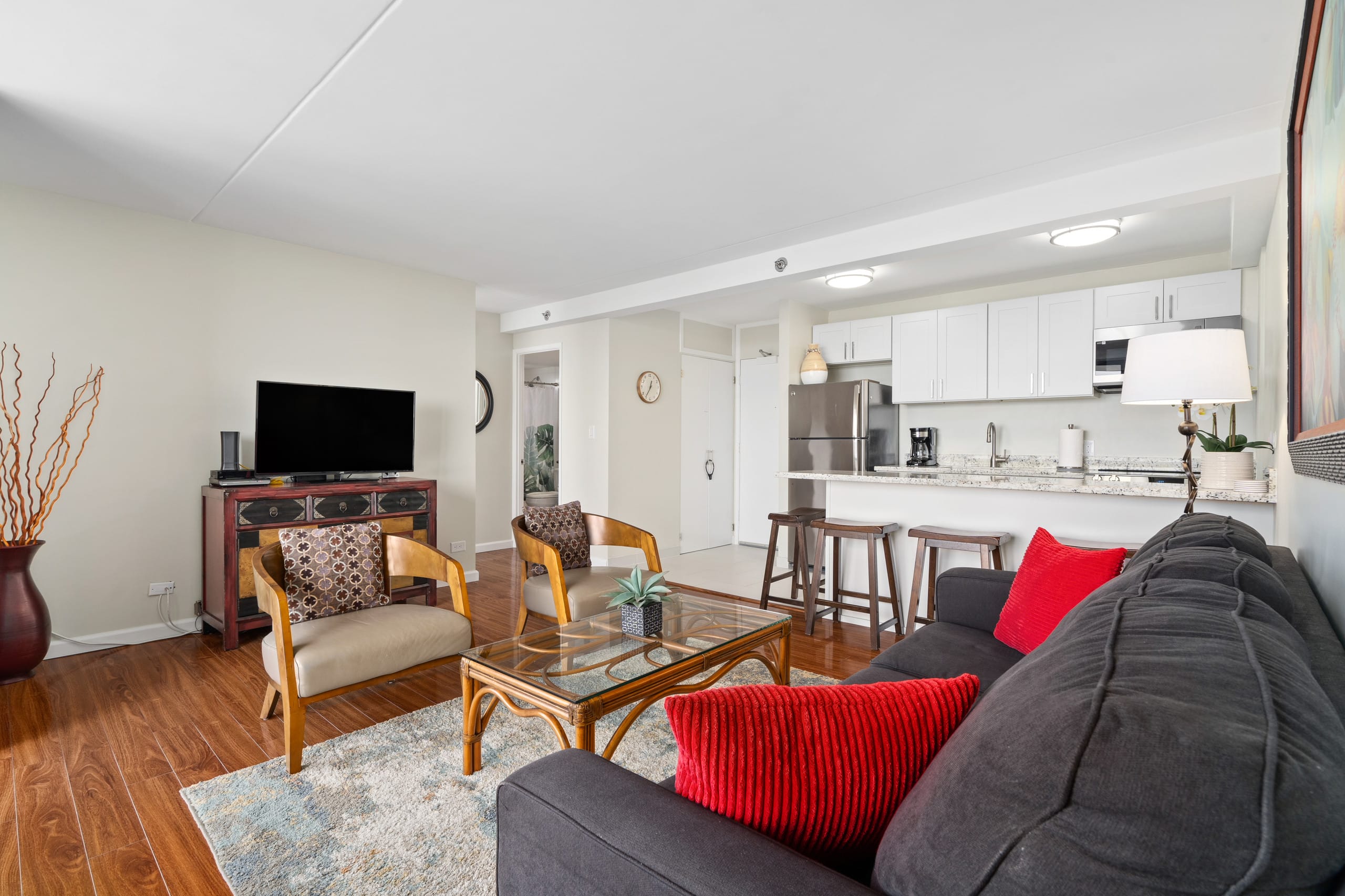 Condo in Honolulu · ★4.93 · 1 bedroom · 3 beds · 1 private bath - Image 6