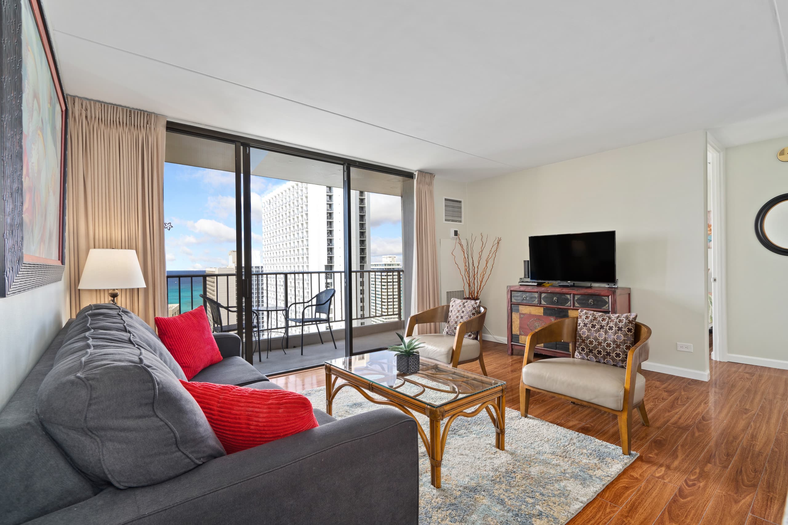 Condo in Honolulu · ★4.93 · 1 bedroom · 3 beds · 1 private bath - Image 9