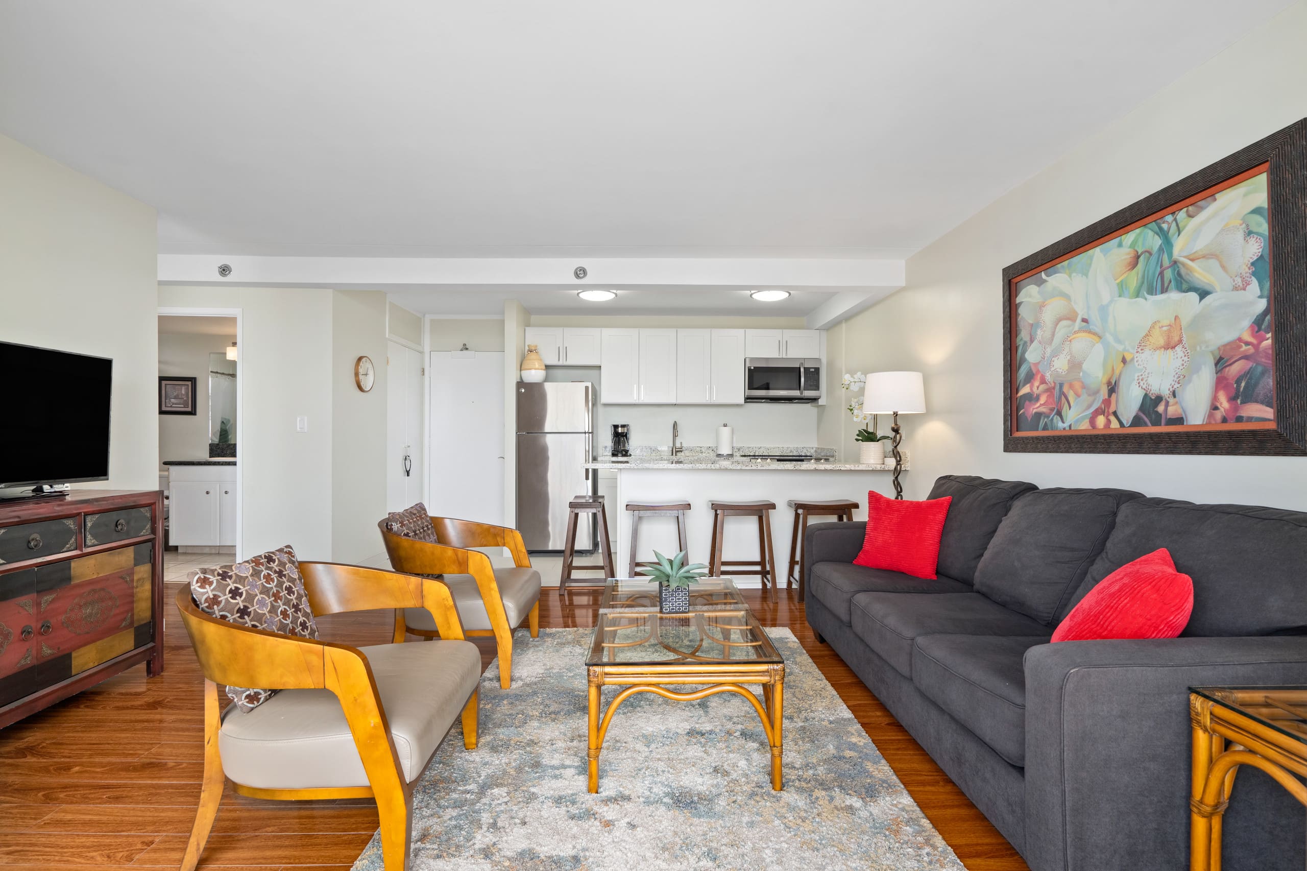 Condo in Honolulu · ★4.93 · 1 bedroom · 3 beds · 1 private bath - Image 5