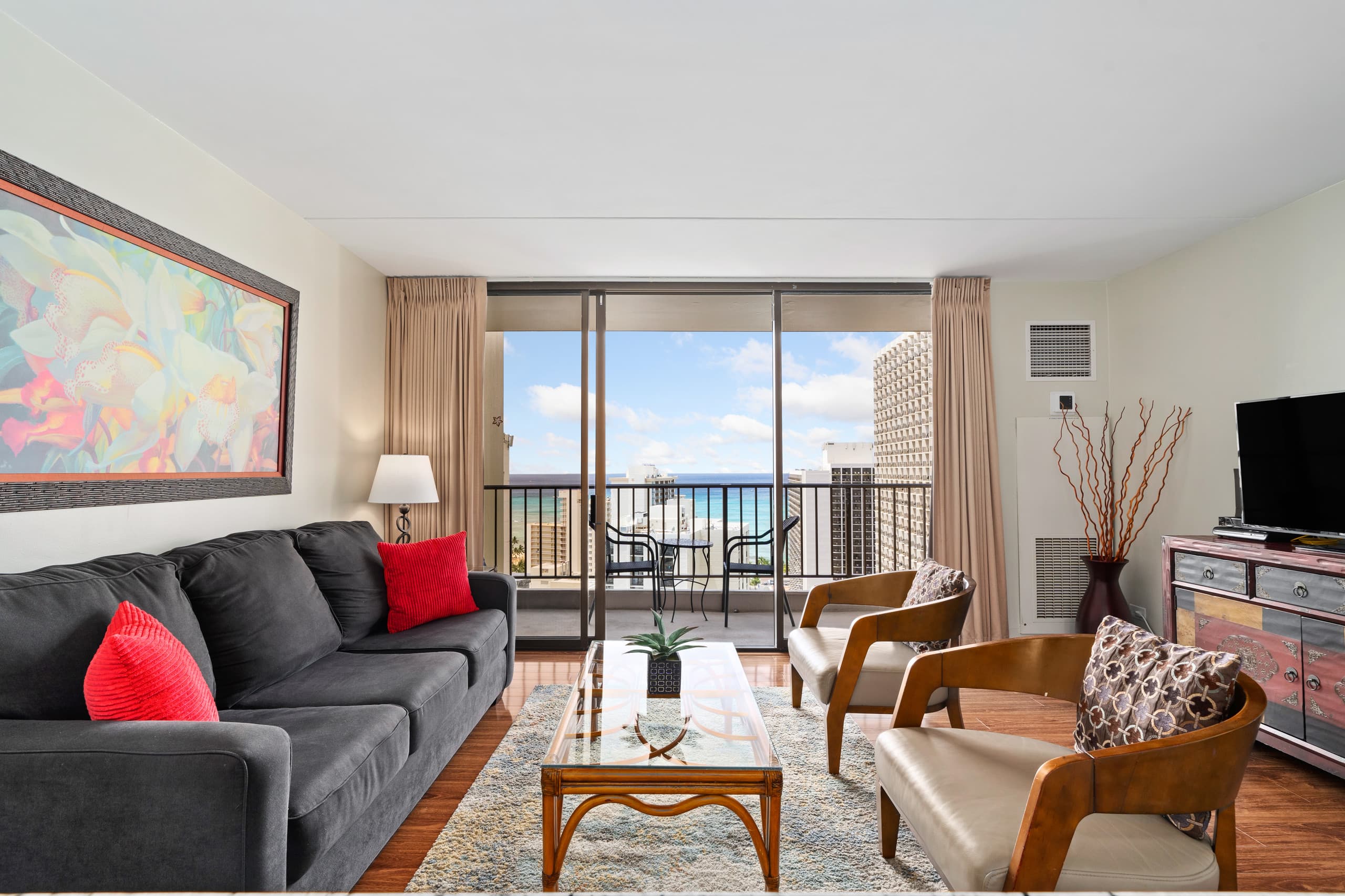 Condo in Honolulu · ★4.93 · 1 bedroom · 3 beds · 1 private bath - Image 8