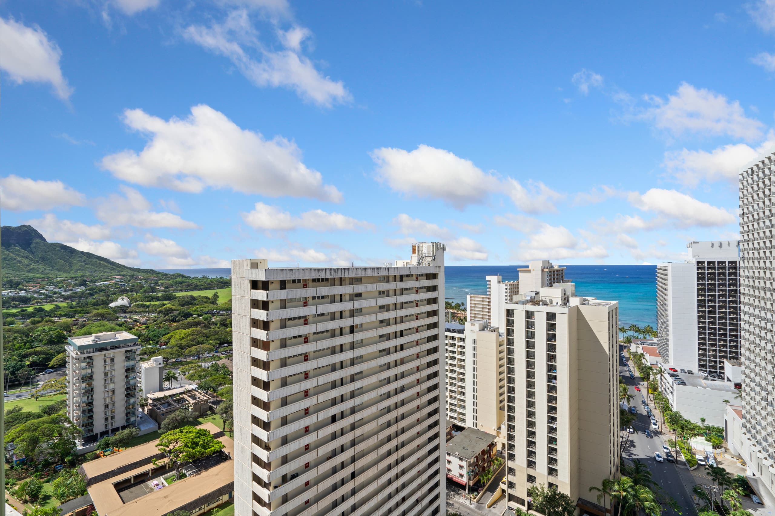 Condo in Honolulu · ★4.93 · 1 bedroom · 3 beds · 1 private bath - Image 17