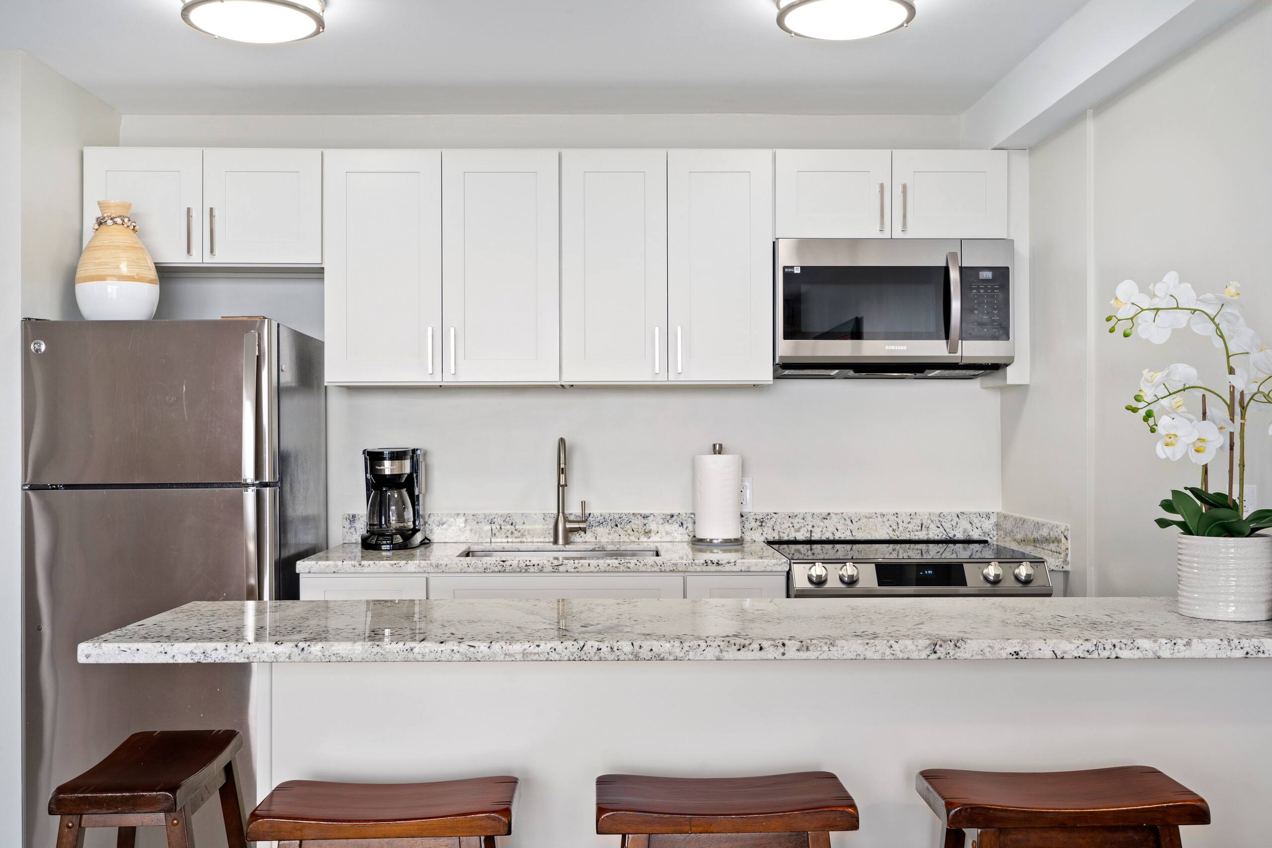 Condo in Honolulu · ★4.93 · 1 bedroom · 3 beds · 1 private bath - Image 11