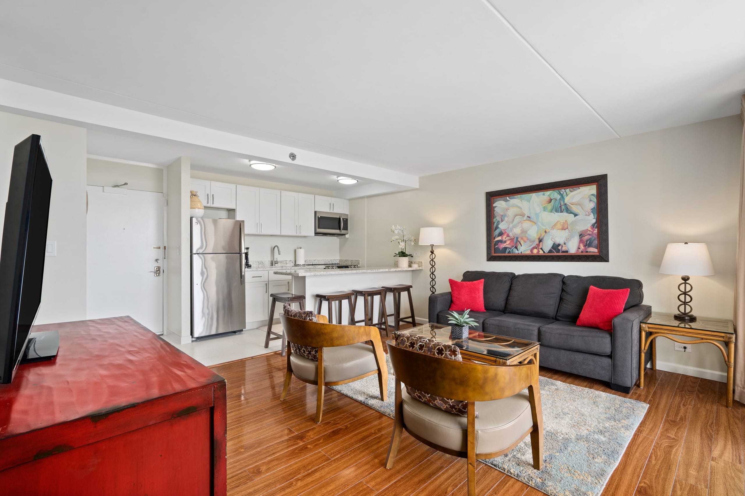 Condo in Honolulu · ★4.93 · 1 bedroom · 3 beds · 1 private bath - Image 3