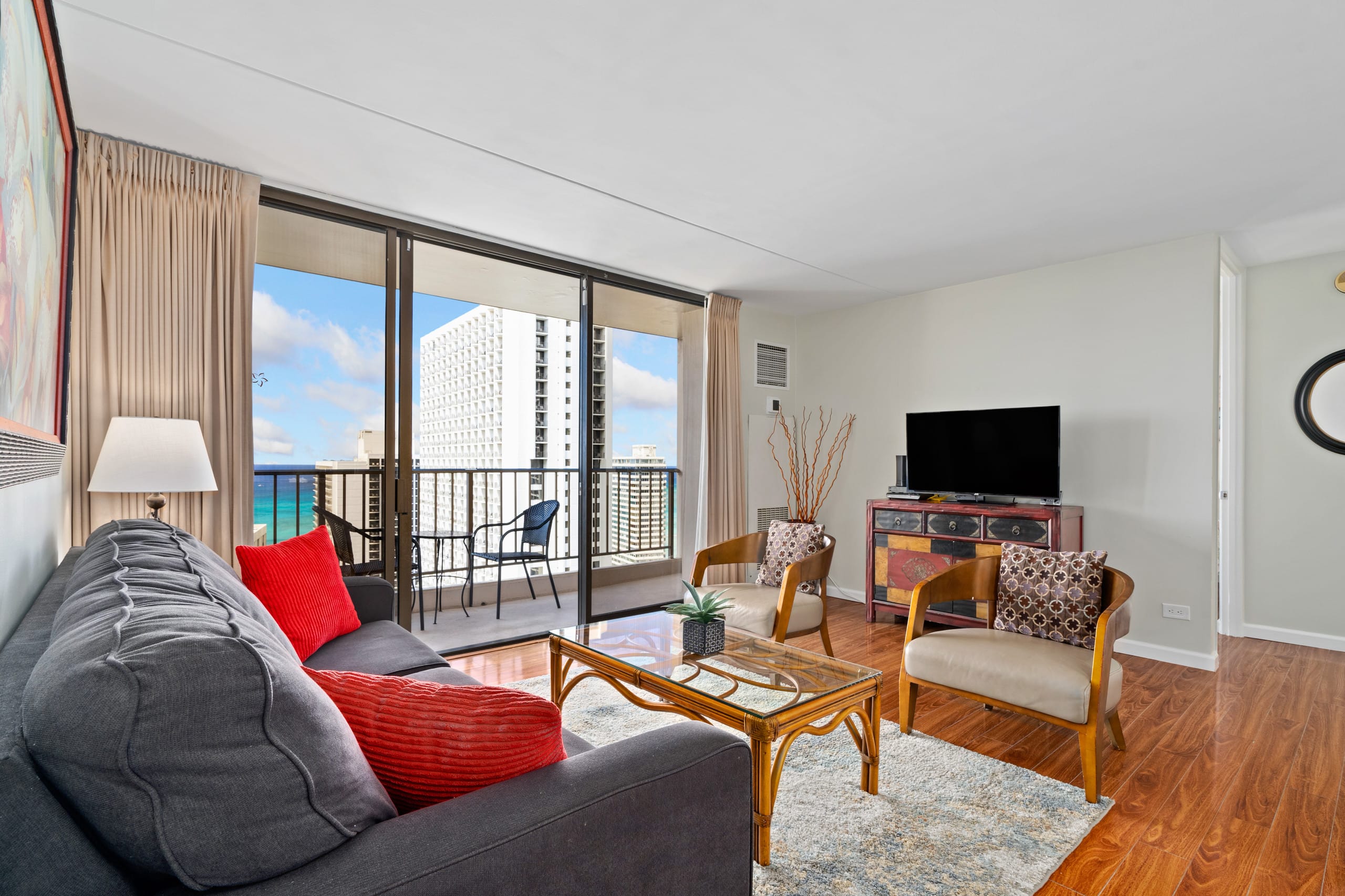 Condo in Honolulu · ★4.93 · 1 bedroom · 3 beds · 1 private bath - Image 7