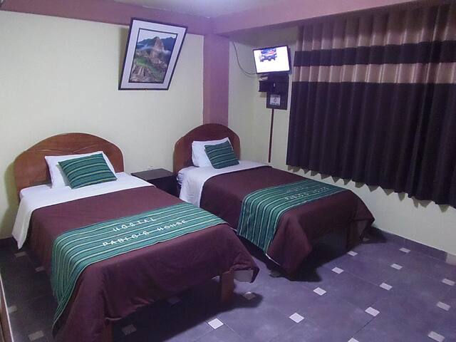 Private room with 1 bedrooms in Urubamba - H2T Habitación triple con baño privado  (2 camas)