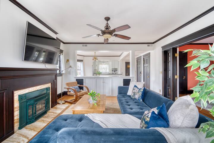 Alphabet District Gem • AC • Patio • Fast WiFi