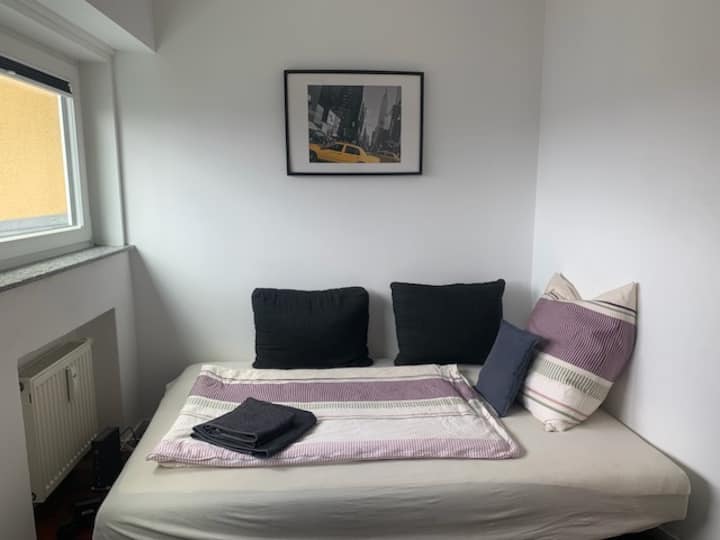 يمكن تحويل الأريكة إلى سرير في حالة رغبتك في الحصول على مساحة أكبر