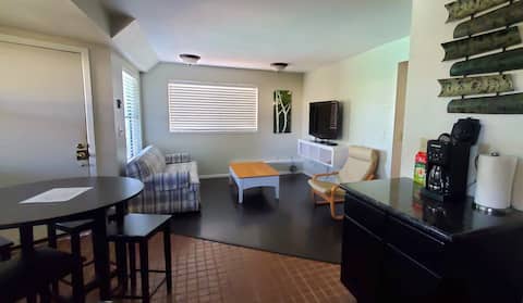 Popular Airbnb listing: A nice place to stay (Near shops, food and BART) in Oakland