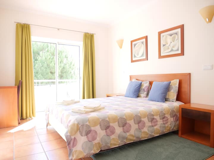 Spálňa N2 (s východom na zadný balkón)