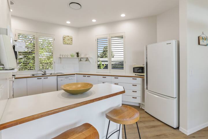 A tropical family oasis in Sunshine Beach gallery image 3