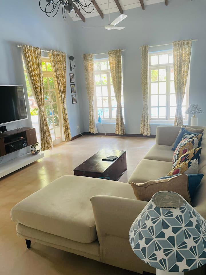 Living room image 3
