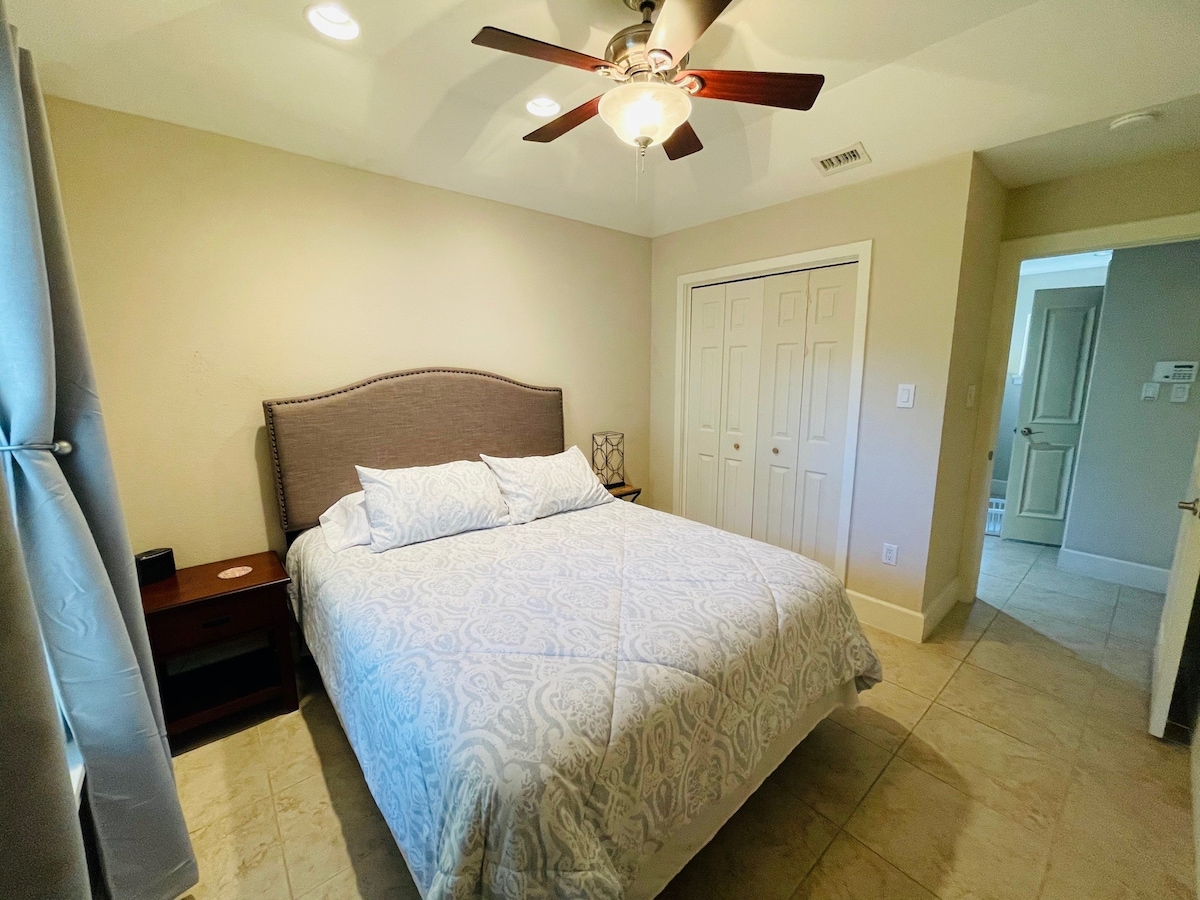 4th bedroom with Queen bed 