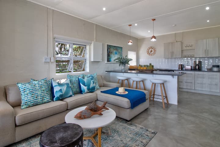 Lower Deck - Kenton-on-Sea