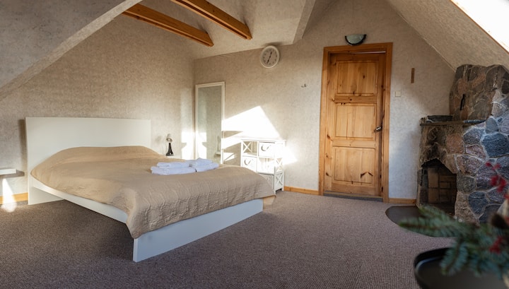 2号卧室配有壁炉。