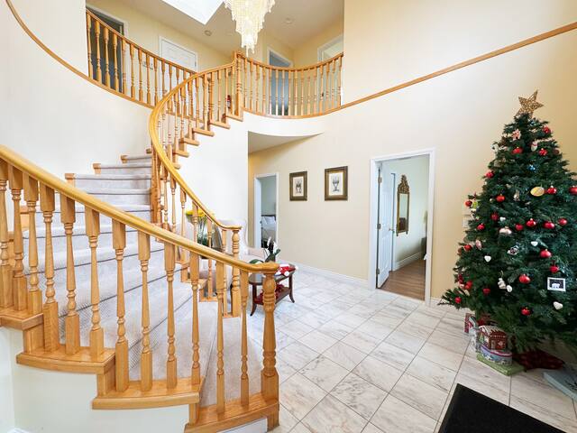 Super Cosy 8Bedroom(10bed)&6Bath -10min DT/Airport gallery image 4