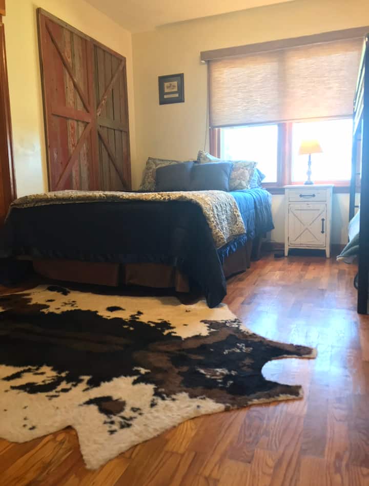 Bedroom 2 (alternate view).