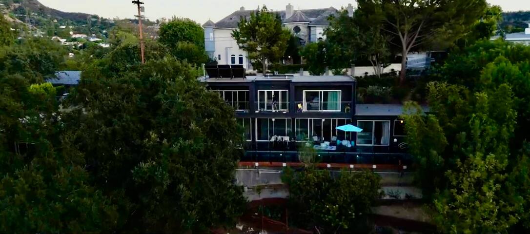 Incredible view with pool & spa in a chic home. gallery image 2