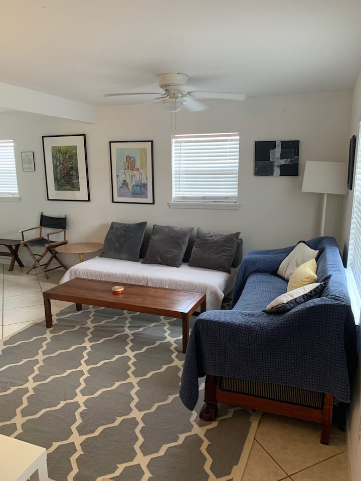 Beautiful 2 Story Apt 1 Block To Beach 1 Queen Bed - St. Augustine Beach, FL