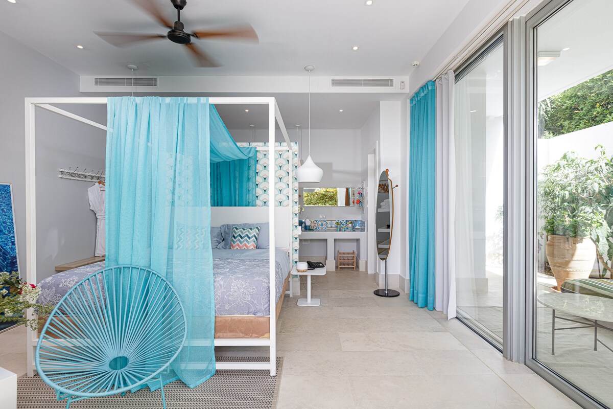 Peamaja külge kinnitatud bangalo magamistuba oma eraldi sissepääsu ja terrassiga