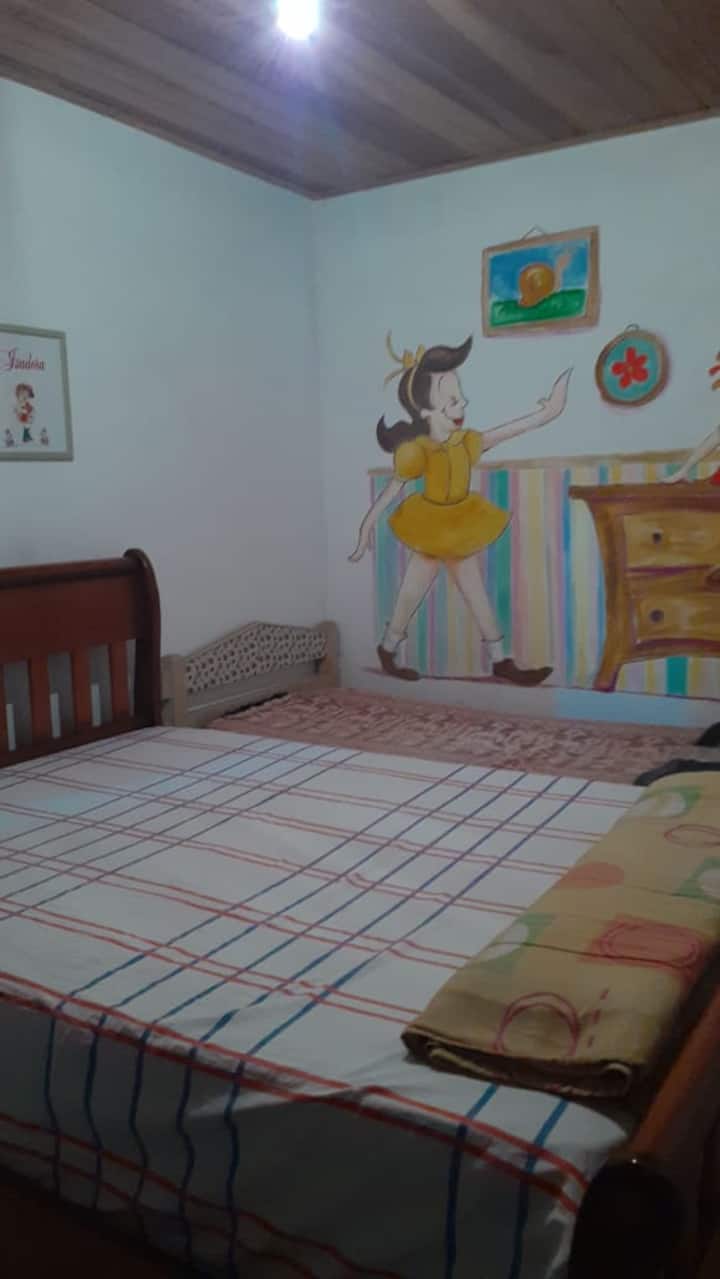 Ოთახი II (იდეალურია წყვილებისთვის ბავშვებთან ან მეგობრებთან ერთად)