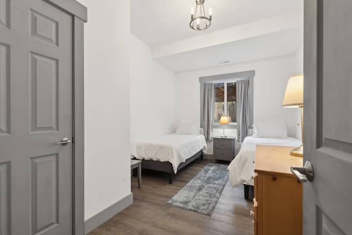 Downstairs Twin bedroom