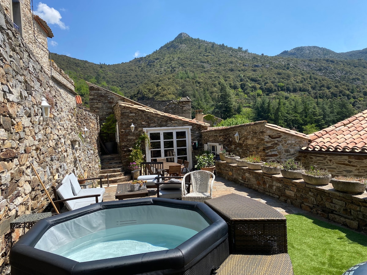 Carcassonne Hot Tub Rentals - Occitanie, France