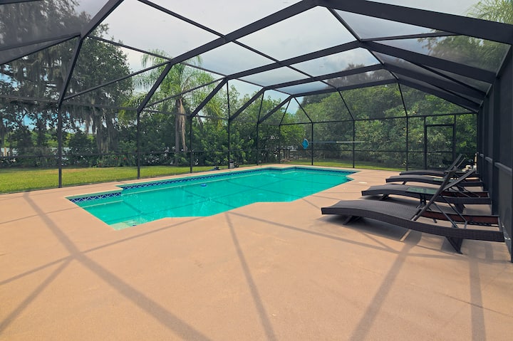 Luxury Waterfront Villa Gated W/ Heated Pool - Tampa, FL