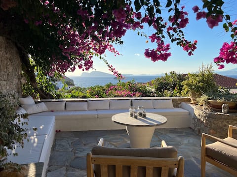 Hydra magical view house of the 18th century renovated 3 bedrooms
