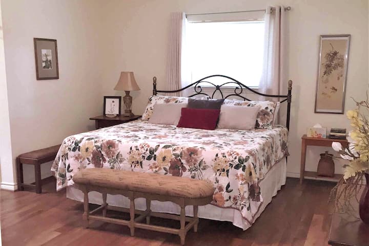 Master bedroom with 12 inch Zinus memory foam bed with dreamfoam cushion. Extra comfy!!!

.