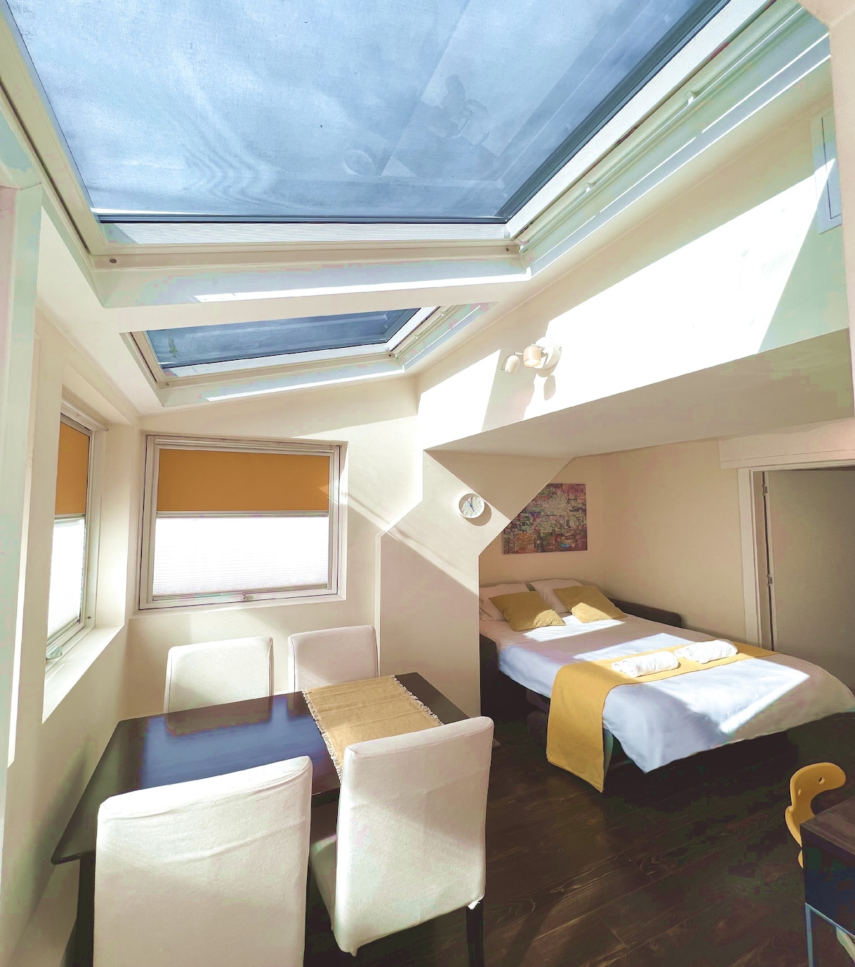 ห้องนอน 2 หน้าต่างสกายไลท์ (ชั้น 1)