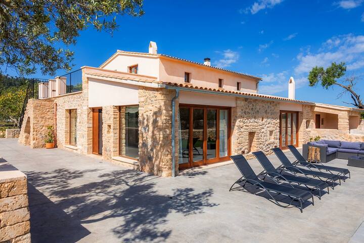 Can Caragol de Dalt (fantastic villa) gallery image 3