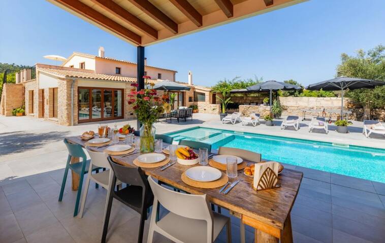 Can Caragol de Dalt (fantastic villa)